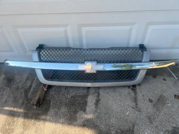 2003-2006 Chevy Silverado Grille 1