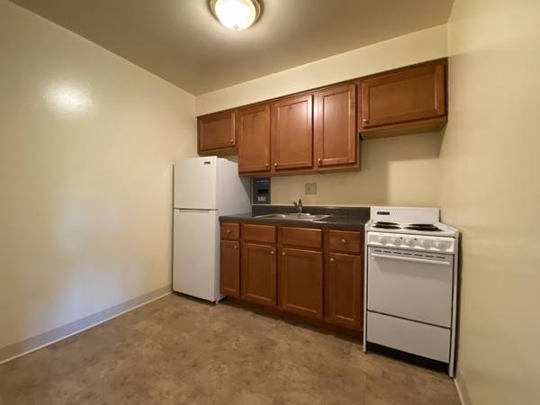 $935 / 1br - Cozy 1 Bedroom in Greentree! HEAT Included, Off-Street Parking & More! (Greentree / Oakwood / Crafton /)63664544693505120