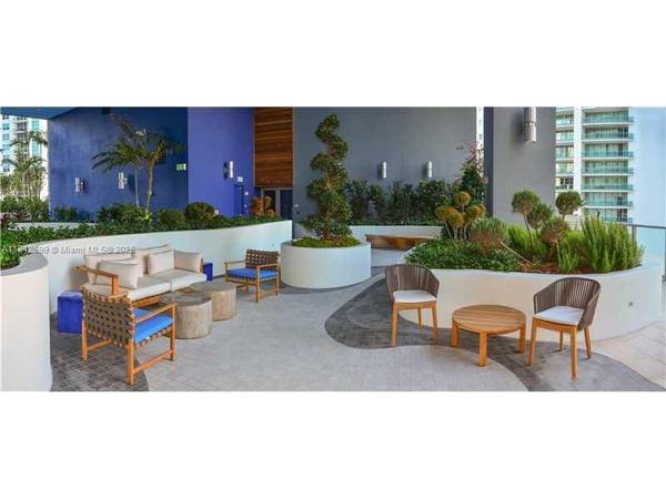 $5,200 / 2br - 1012ft2 - Spectacular 2bd Condo Overlooking Biscayne Bay (Brickellhouse Condo)64051005706114121