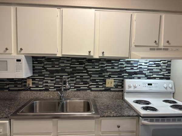 $918 / 1br - Pet Friendly, Best Amenities, Perfect Location! (Baton Rouge)63902941524739122