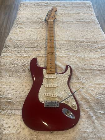 CUSTOM FENDER STRATOCASTER 1