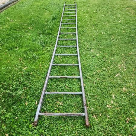 16' STRAIGHT WOODEN LADDER 1