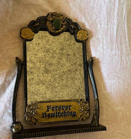 Hocus Pocus small face mirror 1