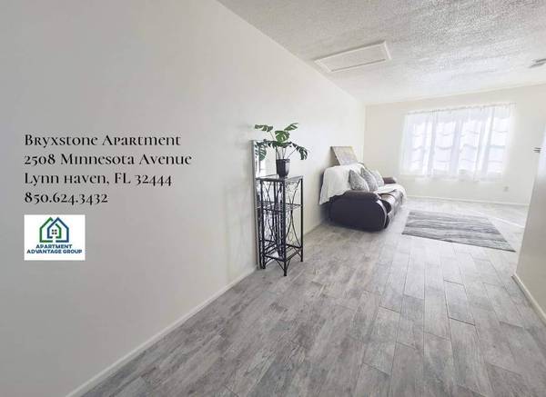 $950 / 2br - MOVE IN READY!!! Bryxtone Apartments (LYNN HAVEN)63910447219330121