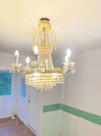 Chandelier 1