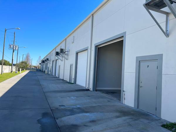 $2,775 / 1850ft2 - Premium Warehouse Space ~Office & Air Conditioned~ (Largo)63991085583107124