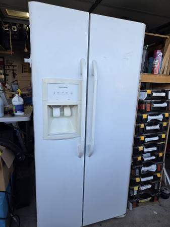 FRIGIDAIRE refrigerator 1