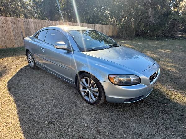 2010 Volvo C70T5 Convertible 2D 1