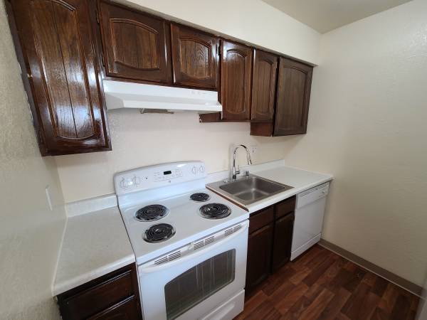 $1,340 / 1br - 529ft2 - Enjoy no one above you! (Anchorage)64004785885570123