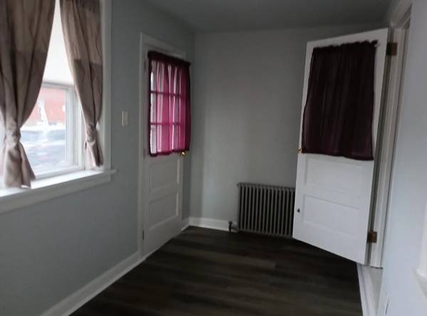 $1950.00 / 3br - 1300ft2 - Three bedroom one bathroom single family dwelling63666782622337124