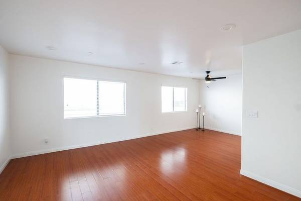 $2,645 / 2br - A must see property, 24/7 Emergency Maintenance, 2 bedroom (423 North Oxford Avenue, Los Angeles, CA)63840112676867121