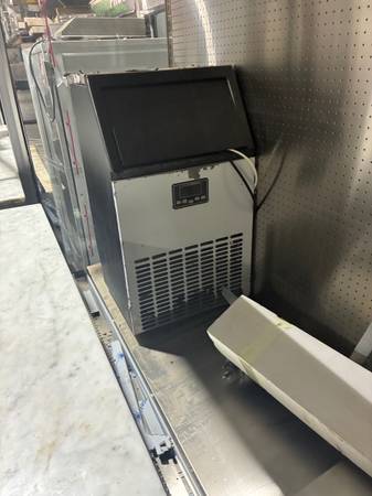 Under the counter, Ice Machine  /restaurant equipment 1