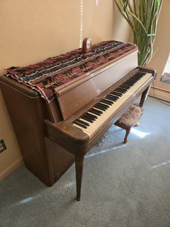 Wurlitzer Vintage Upright Piano 1