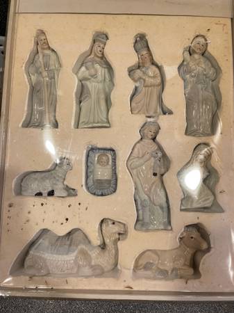 Porcelain Nativity 1