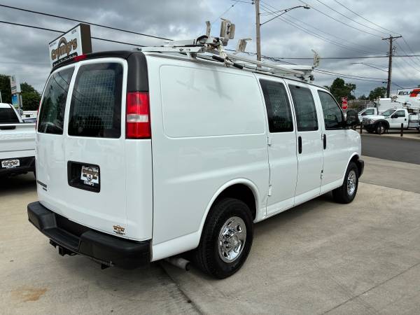 2015 Chevrolet Express 2500 - Photo 3