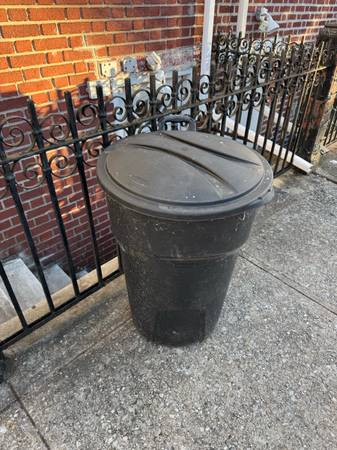 Free Rubbermaid Roughneck Trash Can 1