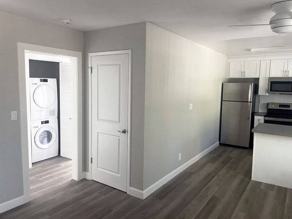 $950 / 1br - Beautiful Private Room | Renovated House + Onsite Laundry (hayward / castro valley)64049801146499123