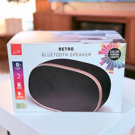 Retro Bluetooth Speaker — Color Changing Lights — New 1