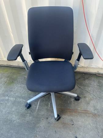 Steelcase office chair amia 1