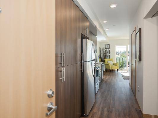 $1,798 / 1 hab. - 429 pies² - - ¡A una cuadra de Junction en el hermoso West Seattle + vistas! (West Seattle Alaska Junction)63688462555651123