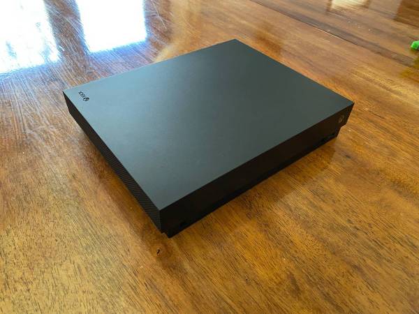 Xbox One X 1