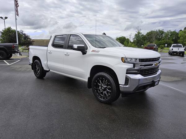 2020 Chevrolet Silverado 1500 LT - Photo 3