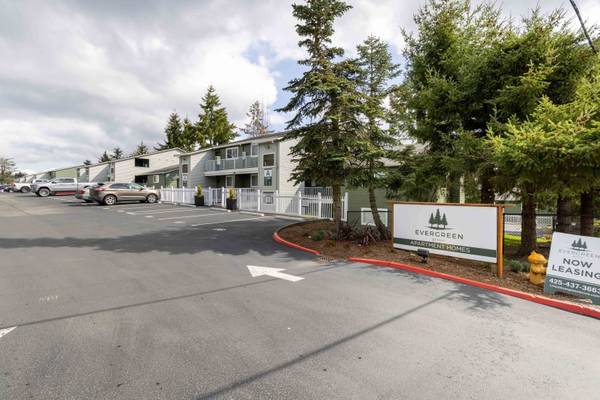 $2,275 / 2br - 1120ft2 - Vinyl Plank Flooring, Refrigerator, Assigned Parking (2709 Lincoln Way, Lynnwood, WA)63688278347395121