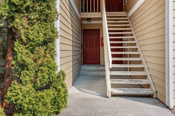 $1,875 / 2br - 950ft2 - Admite mascotas *Pueden aplicarse restricciones, Piscina al aire libre de temporada, Vistas63808008161411123