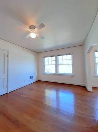 $1,200 / 452ft2 - Historic Top-Floor Studio in NW - Submit Applications Today! (NW Portland, Nob Hill, NW 23rd, NW 21st, Pearl)63895124095235124