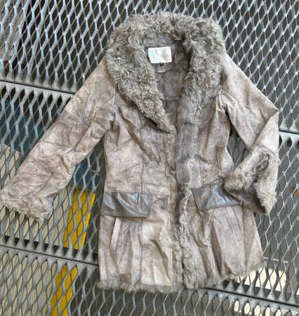 Genuine Shearling Sheepskin Coat - Women’s Medium - Soft Taupe Leather 1