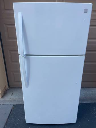 Like new white refrigerator w warranty! Free delivery 1