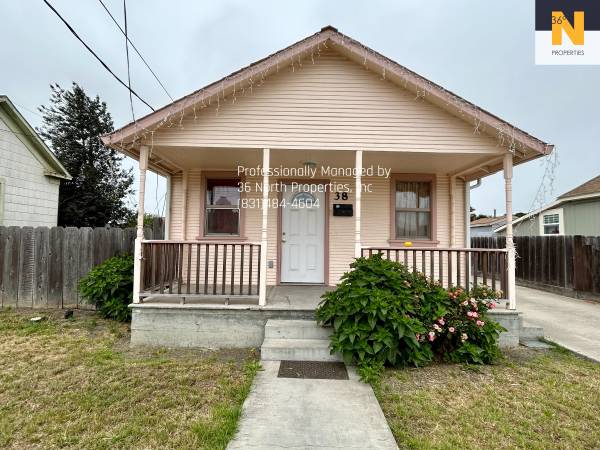 Charming 2 Bed / 1 Bath Duplex in South Salinas! 1