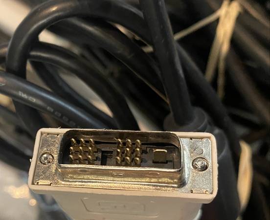 Lot 5 DVI cables 1