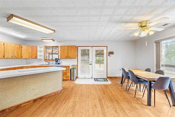 $439,000 / 3br - 1686ft2 - One-of-a-Kind Property on .83 acre (Benton City)63787014898819123