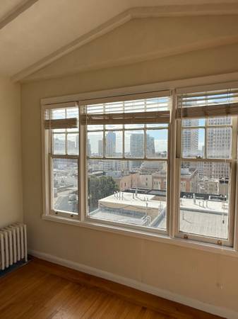 $4,045 / 1br - Top floor spacious Updated Bright 1BR/1BA Laundry In Unit View! (nob hill)64000755343490121