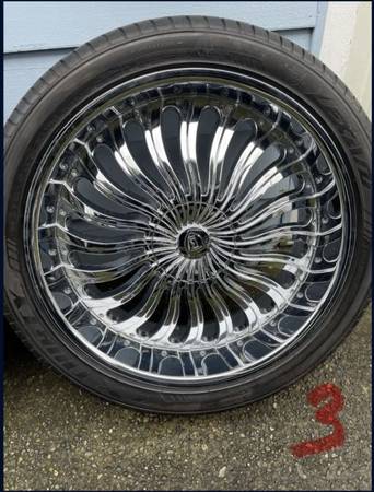 Chevy GMC Ford llantas y neumáticos de 24 pulgadas - $1.700 (Tacoma)63471419222913122