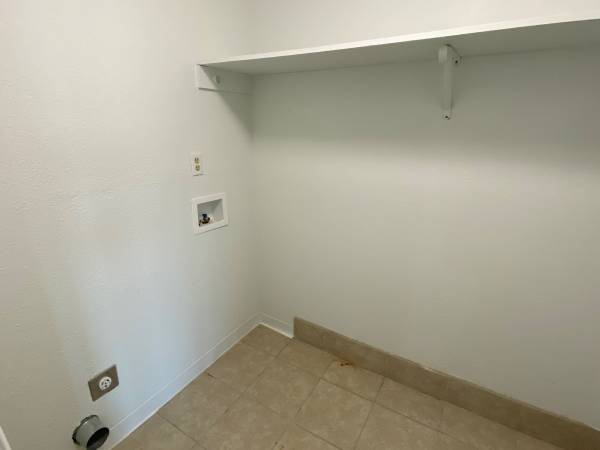 $1,375 / 2br - 975ft2 - Free rent - Newly renovated large 2 bedroom, 1 bathroom apartment (14th & Olympia)64054940186113124