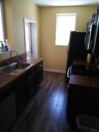 $900 / 1br - Private room,updated bath & kit walk to Ocean (Lake Worth Beach)63825138355201121