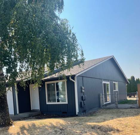 $1,895 / 3br - Rental property 3 bed 1 bath (Stayton)63660461092227121