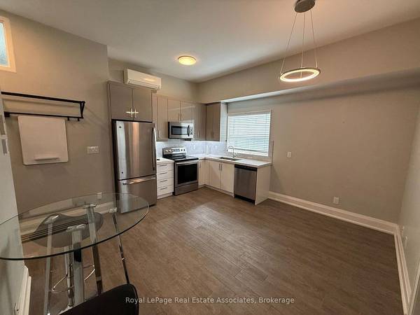 RENOVATED UPPER LEVEL 2 BEDS 1 BATH WITH PARKING AND UTILITIES INCLD 3