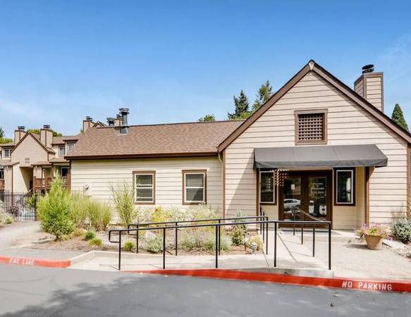$1,550 / 1br - 3 MONTHS UTILS INCLUDED - Private Patio, Near Both Ski Slopes/ Beach (Beaverton)64039056011523122