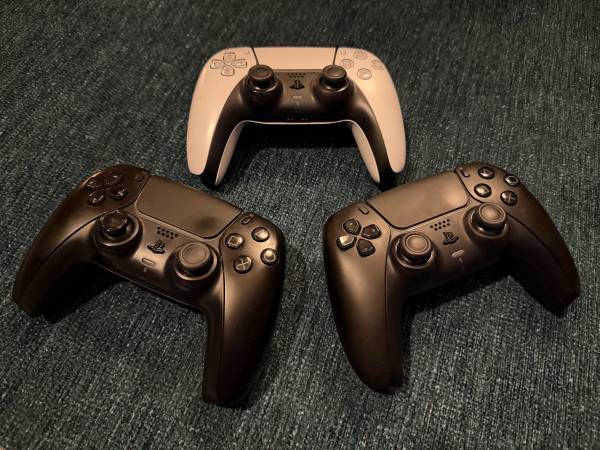 Sony Playstation 5 PS5 DualSense Wireless Controllers — black and white colors 1