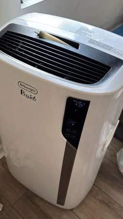 DeLonghi Pinguino Air Conditioner Unit 1