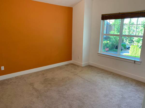 $1,200 / 2br - 1700ft2 - Buscando una compañera de cuarto femenina para compartir una casa de 3 habitaciones y 2.5 baños en Issaquah Highlands (Issaquah Highlands/Issaquah)63870756111873120