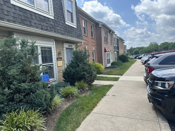 $1,250 / 0800ft2 - Two large Office rooms Near Public Transportation (Rockville)63779193977091121