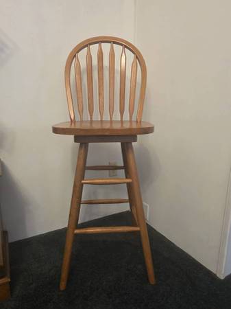 Windsor Style Bar Stool - Swivel Seat - Excellent Condition 1