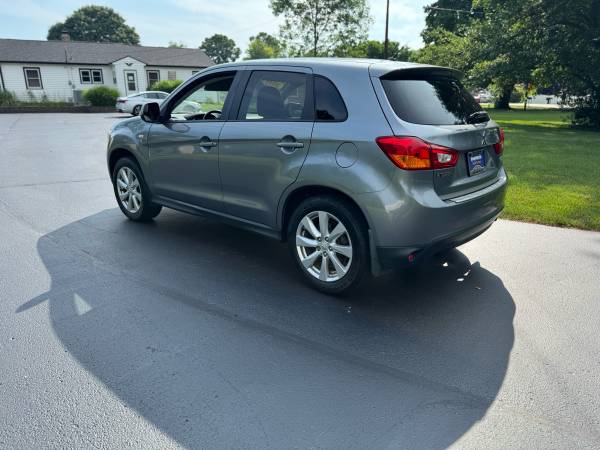 2013 Mitsu Outlander Sport 4wd - $5,995 (Greenwood)63621995571585122