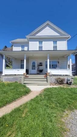 Charming 2 Bedroom Upper Level Apartment in Frostburg | 1 Bath | $1000 1