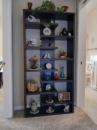 Shelving unit for collectibles 1