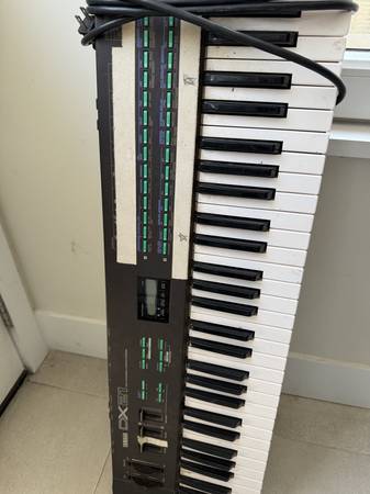 Yamaha DX21 Synthesizer - broken & free - free stuff